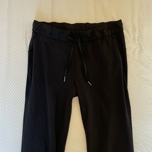 Lululemon On the Fly 7/8 pants in black